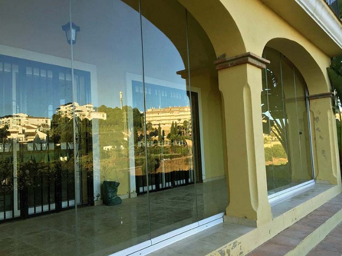 cortinas de cristal en Fuengirola, Mijas, Marbella y Málaga